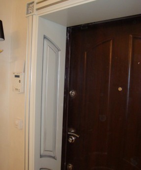 Арка - обрамление входной двери с филенкой