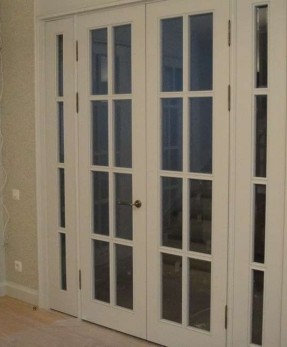 Современные   двустворчатые двери со стеклом из ясеня